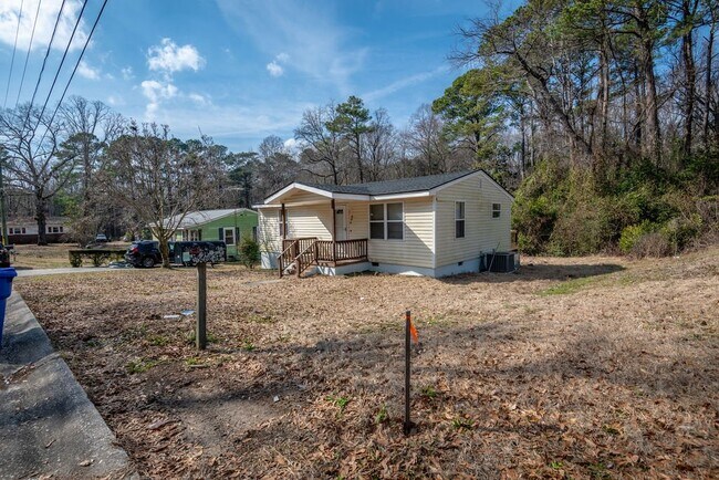 Building Photo - 806 Lakeland St