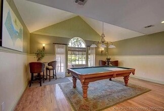 Building Photo - 1060 Crystal Way
