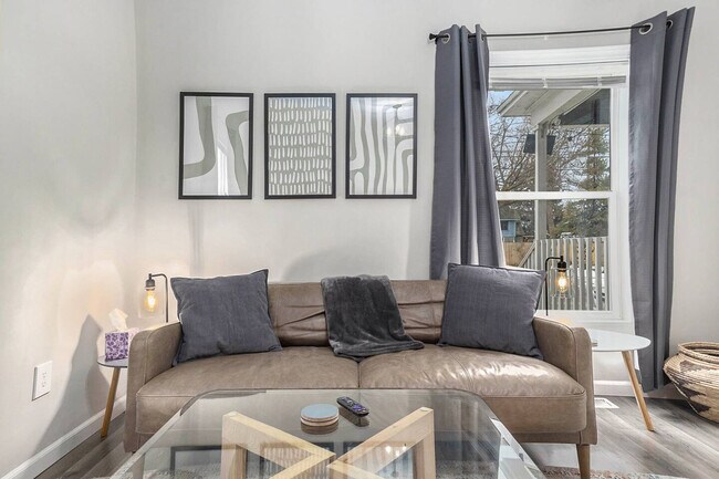 Building Photo - 415 6th St NW