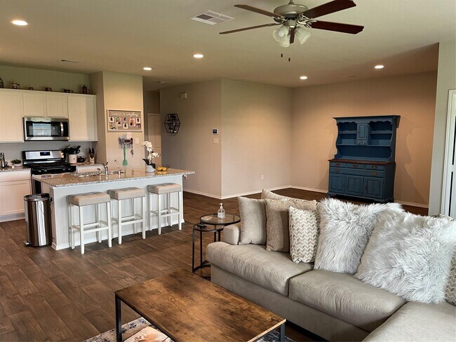 Foto del edificio - 18356 Klamath Falls Ln