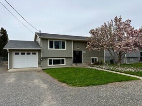 Building Photo - 2542 Stafford Dr