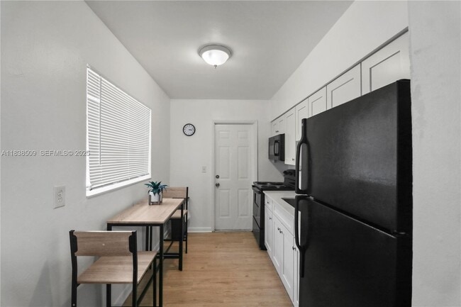 Foto del edificio - 717 SW 13th Ave