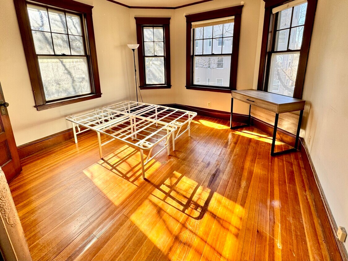 Primary Photo - 28 Putnam Ave
