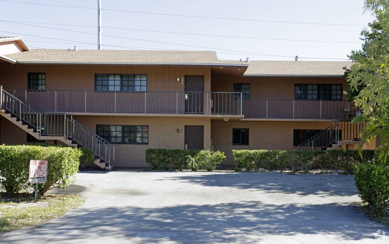 Building Photo - 615 SW 20th Ct
