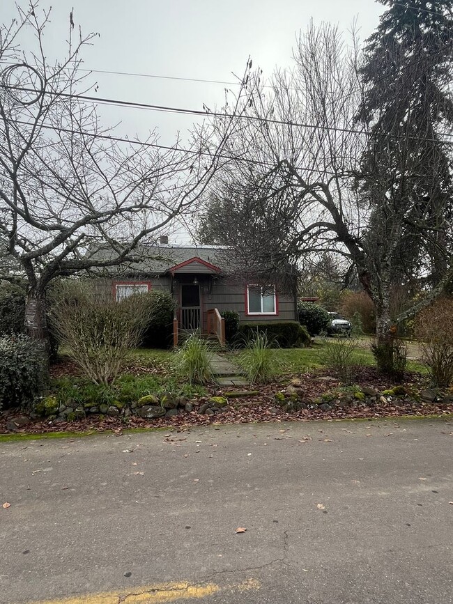 Foto del edificio - 2-Bedroom 1-Bathroom home in Lowell