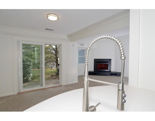 Building Photo - 402 Tuckers Ln