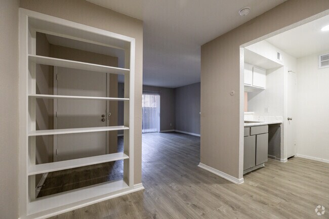 1BR, 1BA - 653SF - Yale - Living Room - 8950 Glencrest Management Co LLC