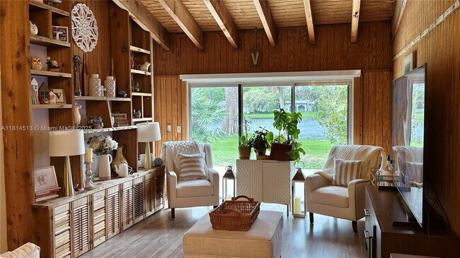 Foto del edificio - 10680 Cherry Ave