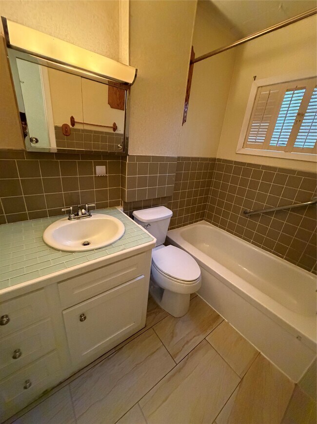 Foto del edificio - 15344 Lilly Dr