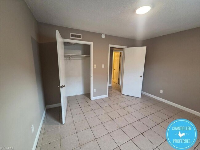 Foto del edificio - 305 Oakwood St