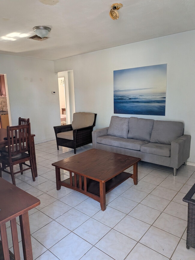 Foto del edificio - 4180 NW 11th Ave