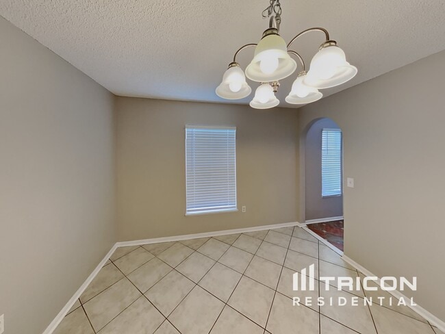 Building Photo - 901 Basilica Ln