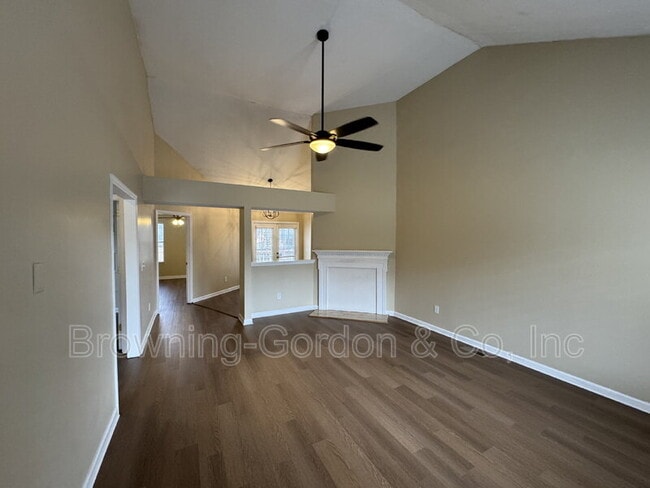 Foto del edificio - 1111 Cedarhill Ct