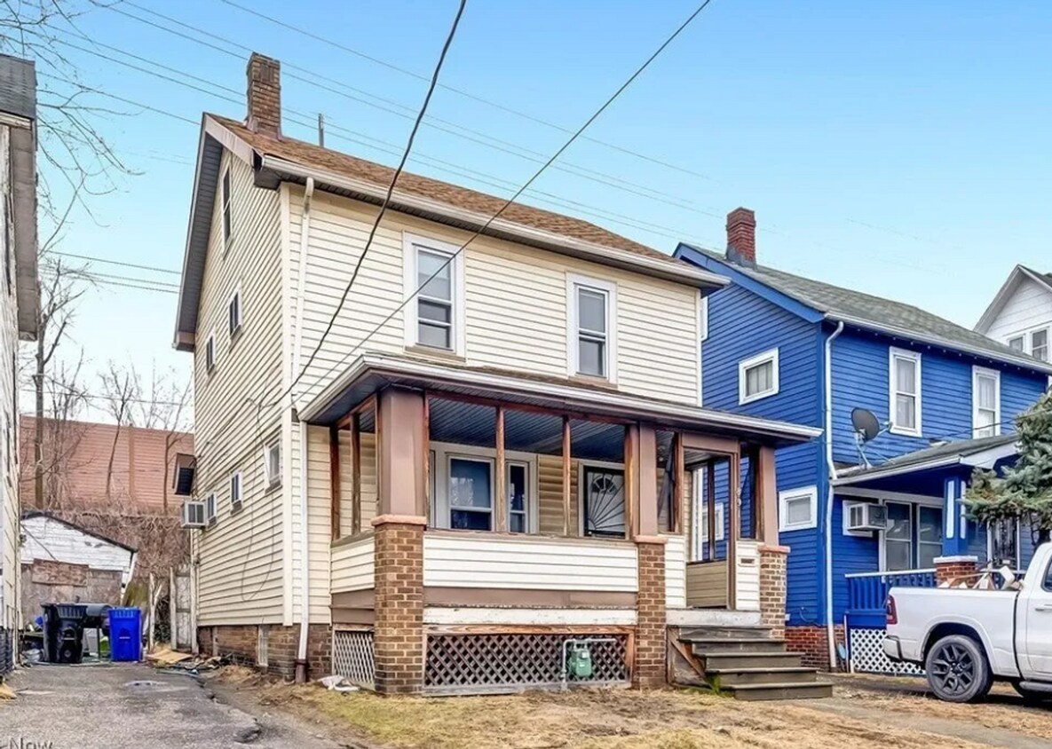 Foto principal - Spacious 3-bedroom, 1-bath Home