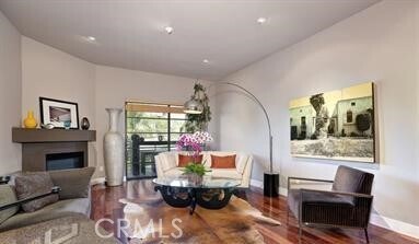 Foto del edificio - 8788 Shoreham Dr
