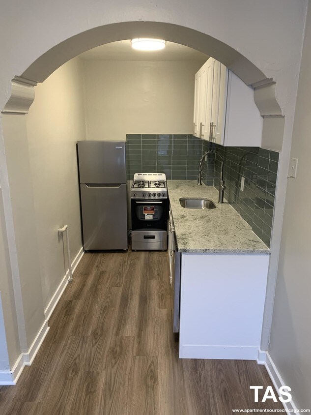 Primary Photo - 444 W St James Pl