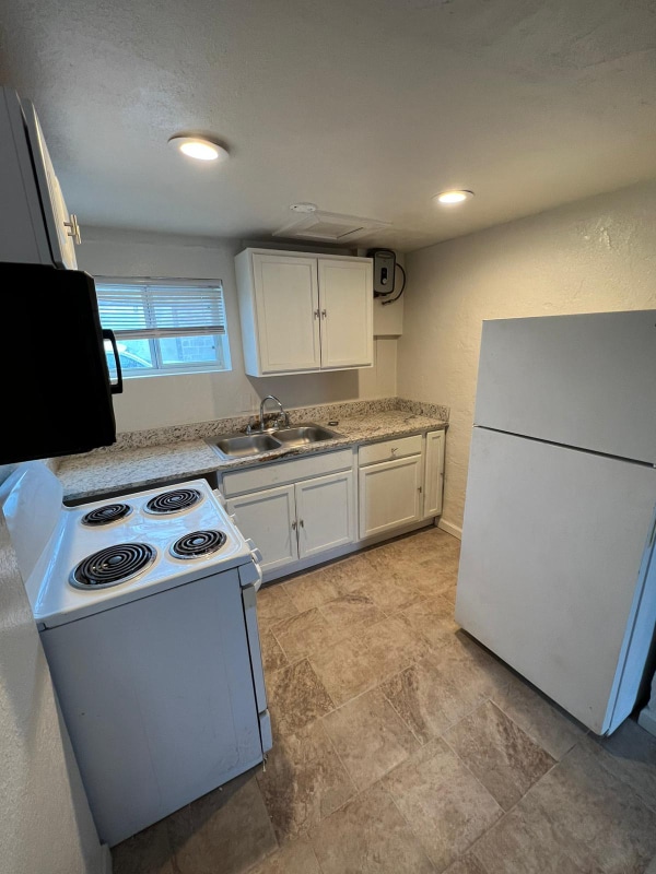 Building Photo - 3311 Hueco Ave