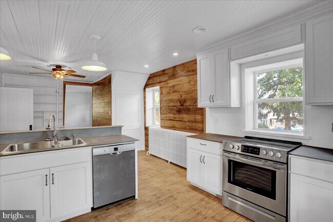 Building Photo - 233 Hetrick Rd