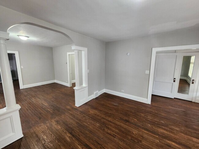 Building Photo - 8006 Laumar Ave