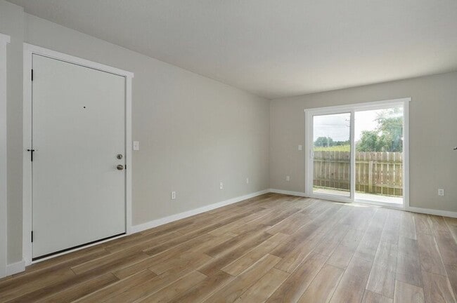 Building Photo - 2213 E Macs Ct