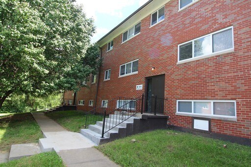 Foto principal - 1056 Forest Ct