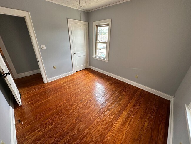 Building Photo - 412 Kanode Ct