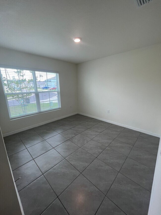 Building Photo - Like-New 4-Bedroom Home in SE Ocala – $1,8...