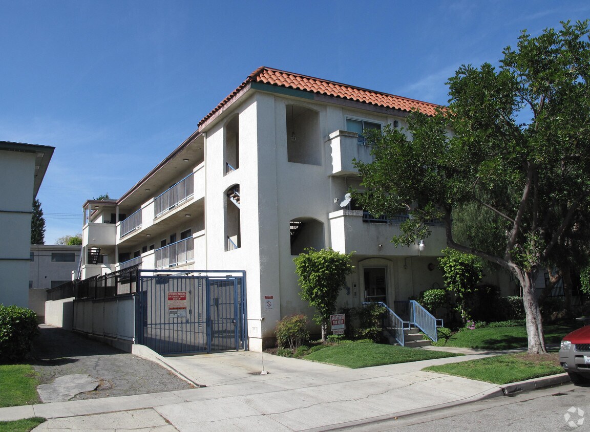 Primary Photo - 8733 Ramsgate Ave