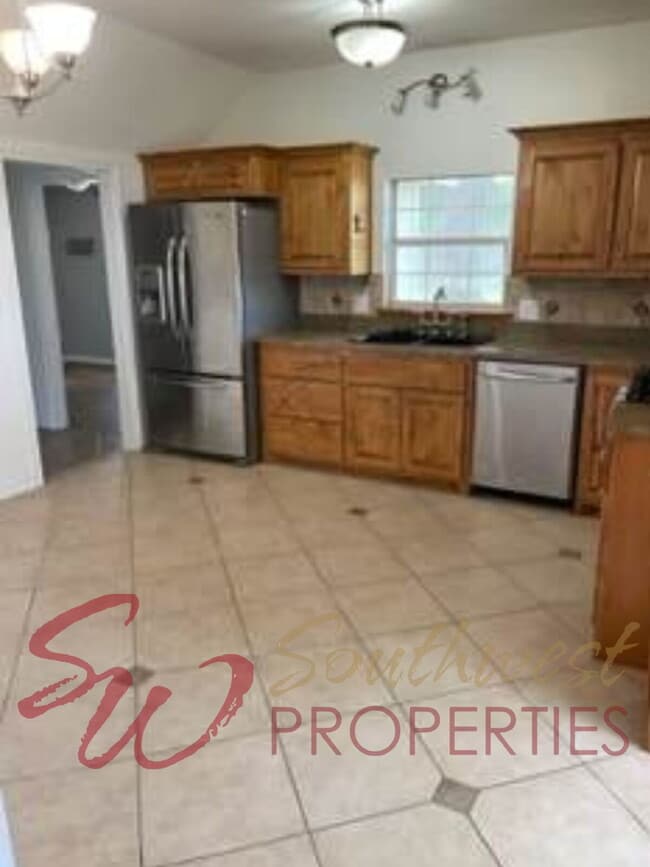 Foto del edificio - Good looking 3 bedroom 2 bath with huge yard!