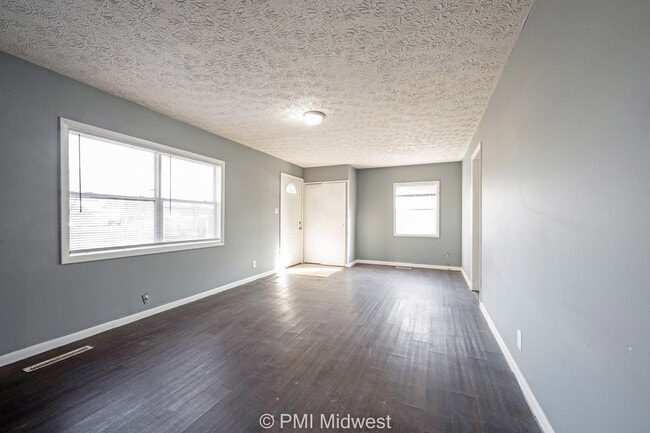 Building Photo - 5737 E 22nd St