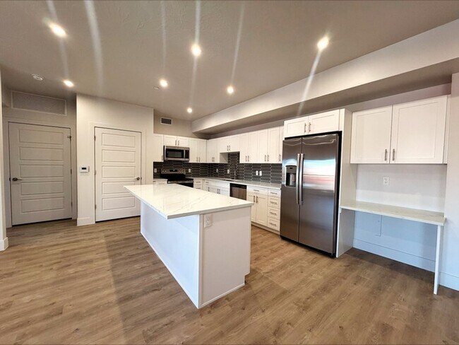 Building Photo - 5088 S Desert Color Pkwy
