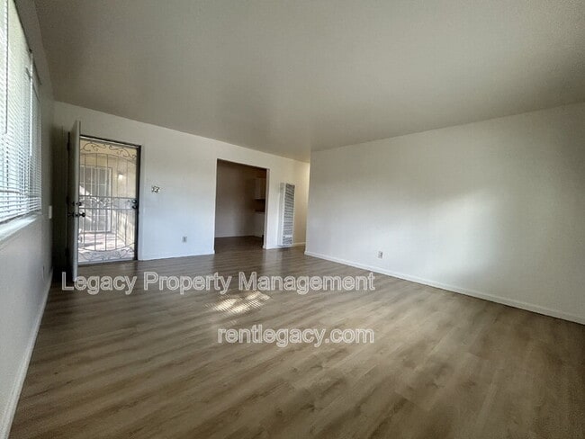 Building Photo - 4552 Ashcroft Ave