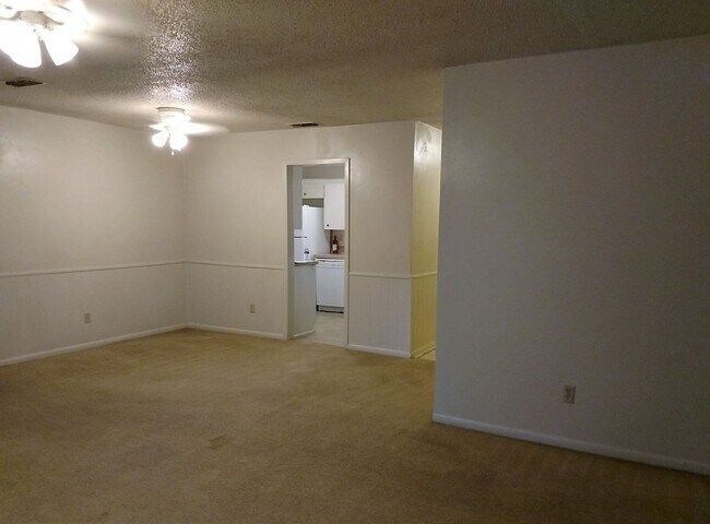 Foto del edificio - 1104 Cummings Ave