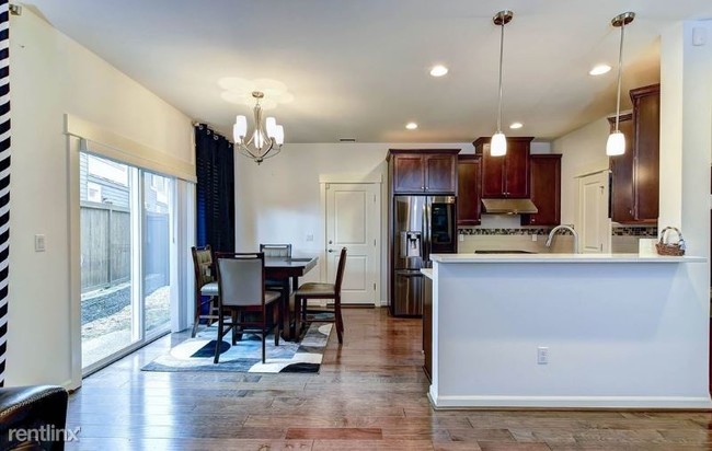 Building Photo - 3 br, 3 bath House - 18326 44th Dr SE