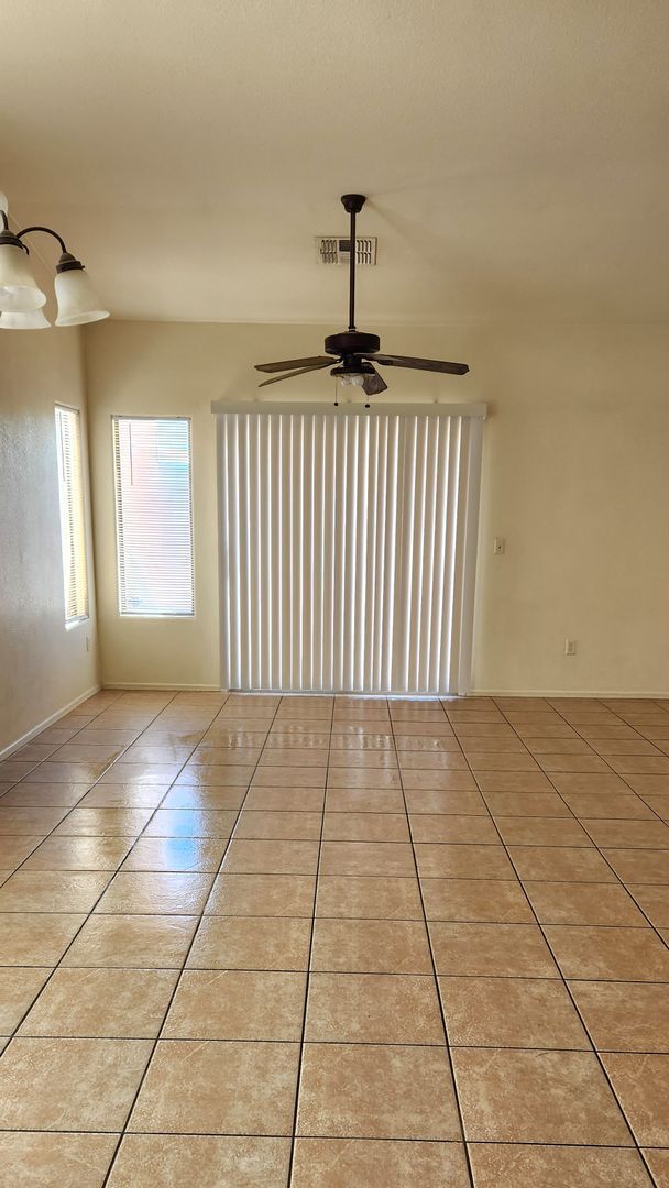 Building Photo - Beautifully Renovated 2 Bedroom - New A/C ...