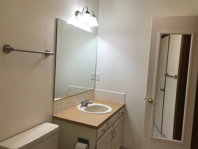 Foto del edificio - 3723 Findlay Ln