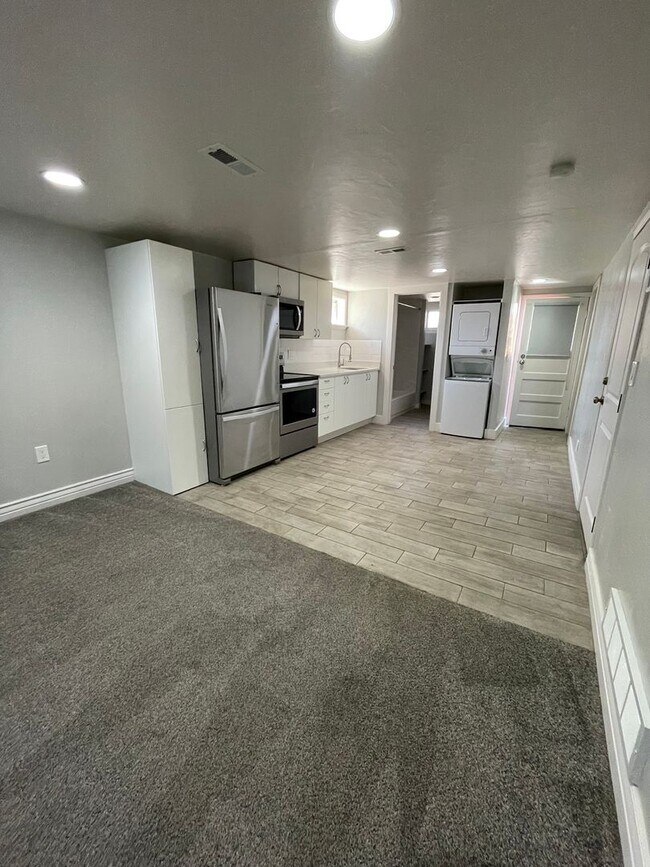 Building Photo - Odell Duplex