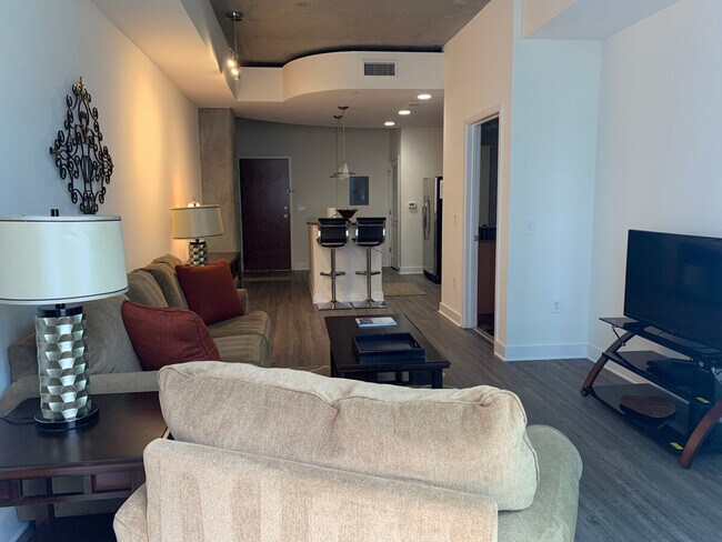 Foto del edificio - 215 W Martin Luther King Jr Blvd