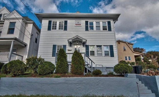 Building Photo - 1221 Vine St