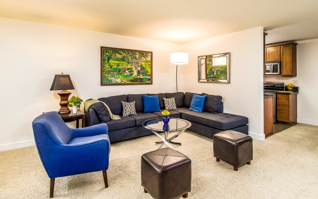 Fully furnished one bedroom condo with spacious living room - 10982 Roebling Ave