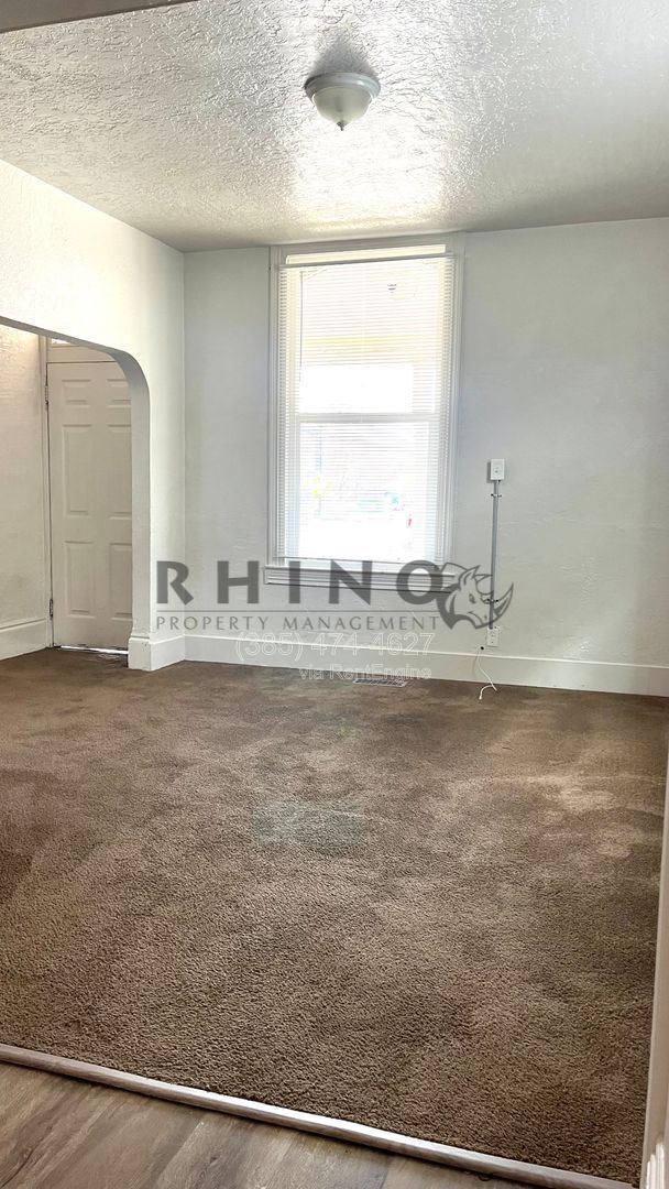 Building Photo - 807 20th St