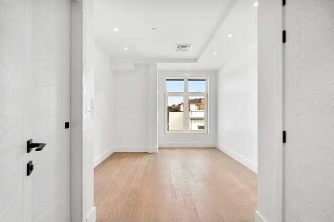 Building Photo - 14 Boylston Pl