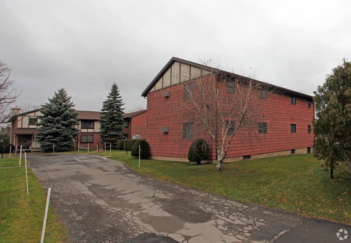 Primary Photo - Burrstone Lane Apartments