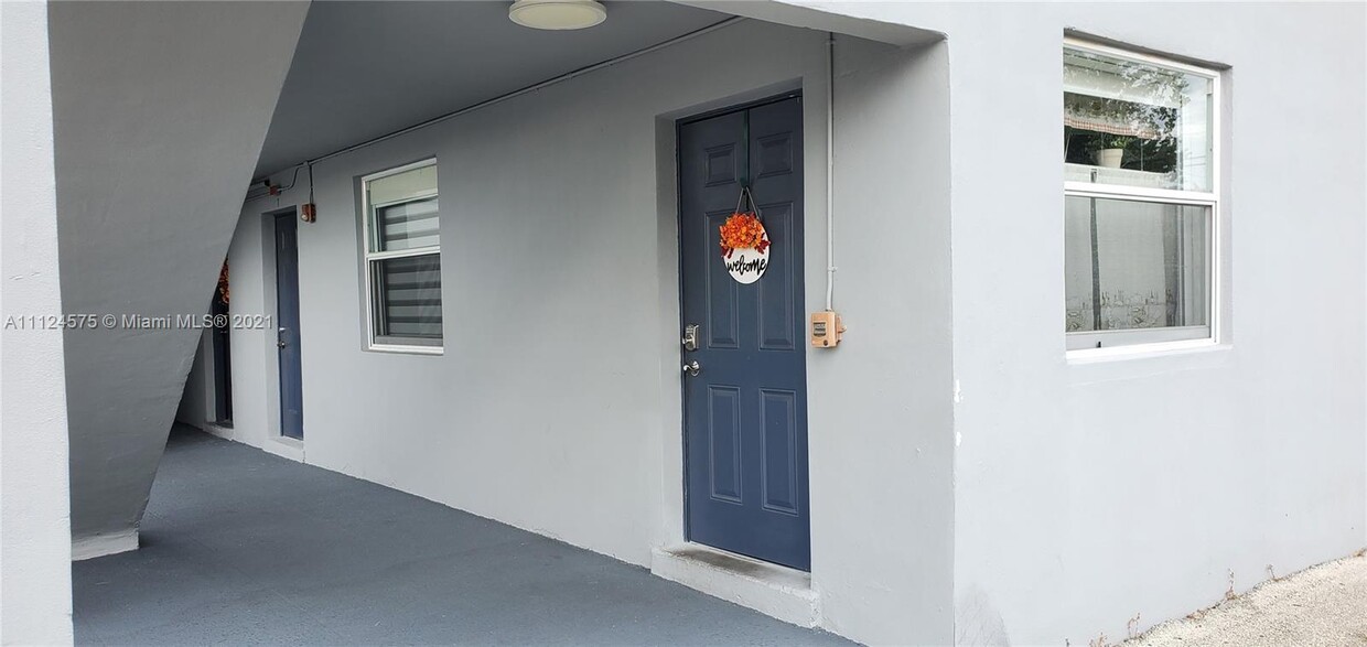 Primary Photo - 4300 SW 67th Ave