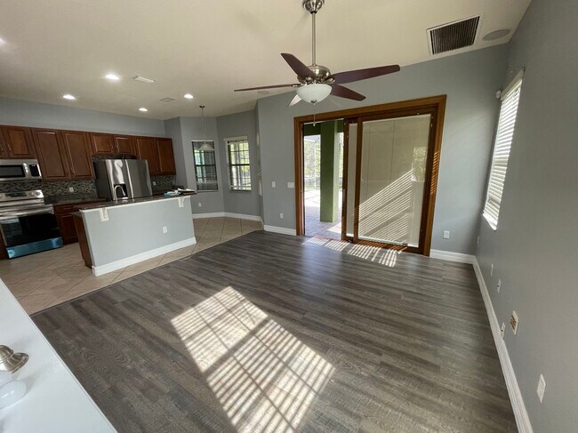 Building Photo - 10802 Willow Ridge Loop