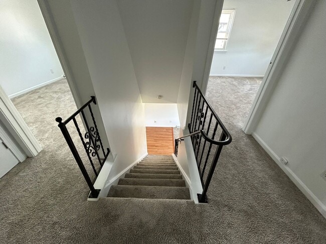 Building Photo - 238 Sunshine Dr