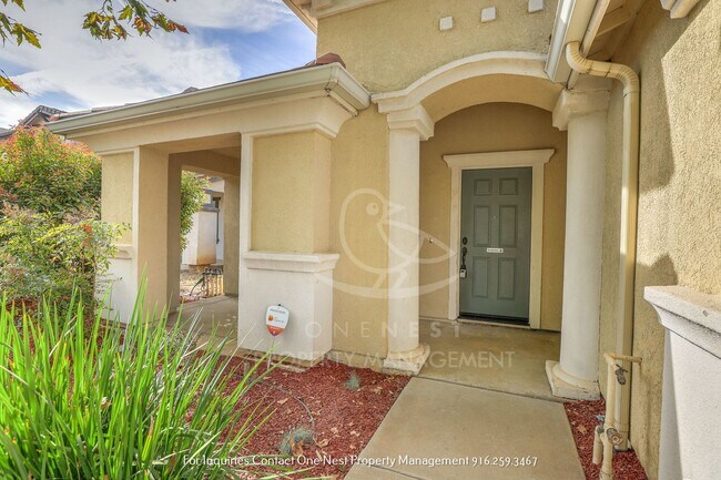 Building Photo - Plumas Lake Beauty - Brand new flooring an...
