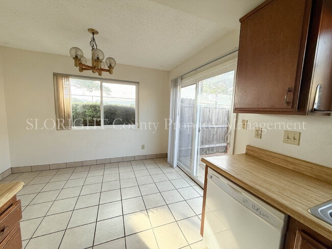 Building Photo - AVAILABLE OCTOBER - 2 Bedroom / 1.5 Bath Apartment in Lompoc
