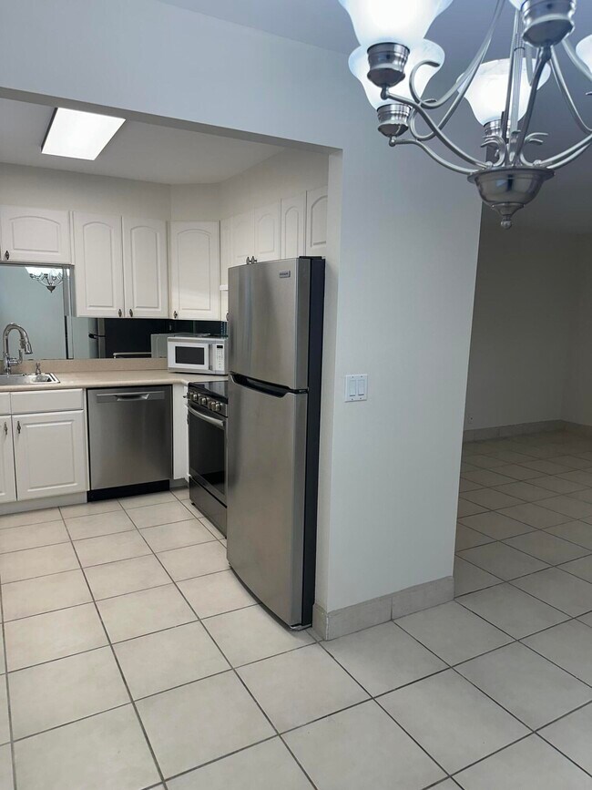 Foto del edificio - 344 Brittany Ave