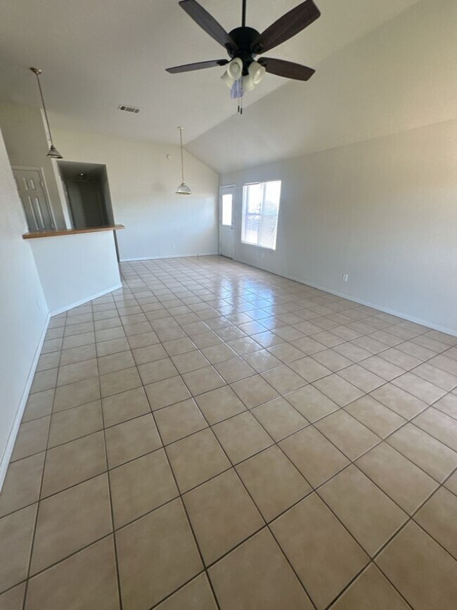 Building Photo - 2107 Charleston Ct